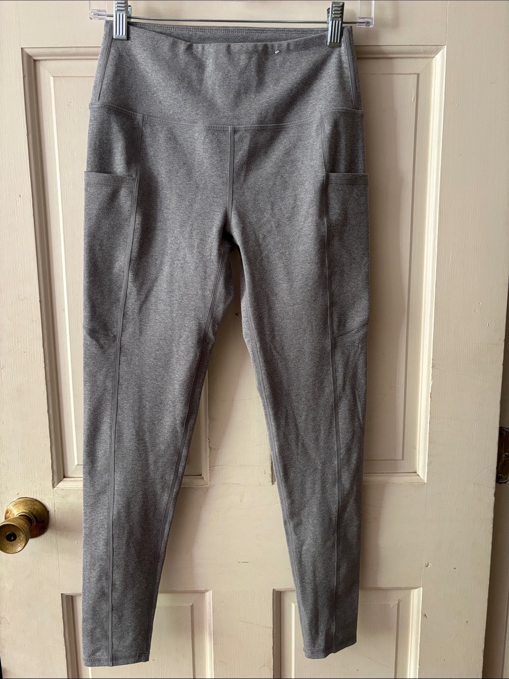 Earth Yoga Gray Leggings with Side Pockets